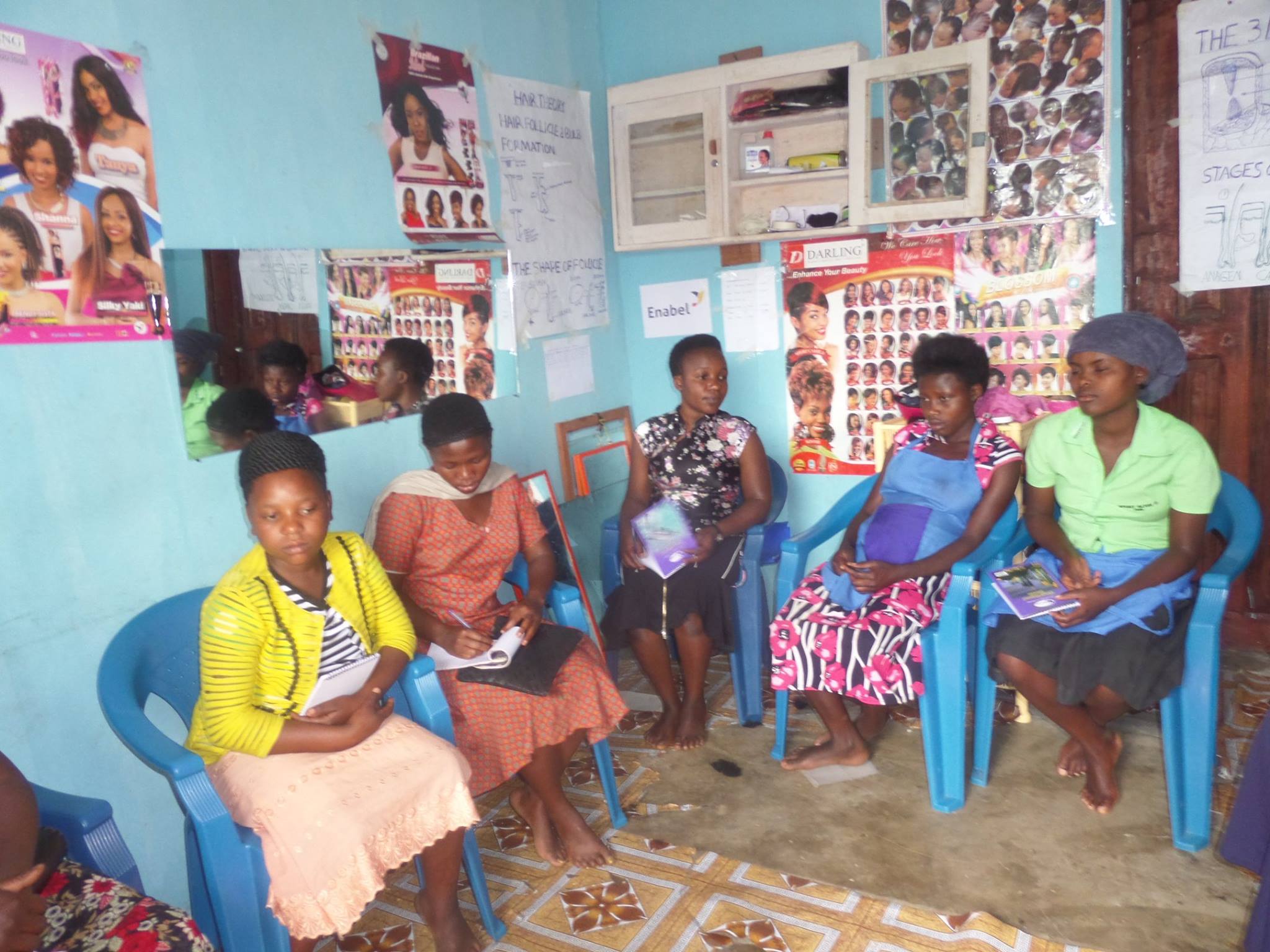 TEENAGE MOTHERS 1 Young Mothers in Vacational Training 1